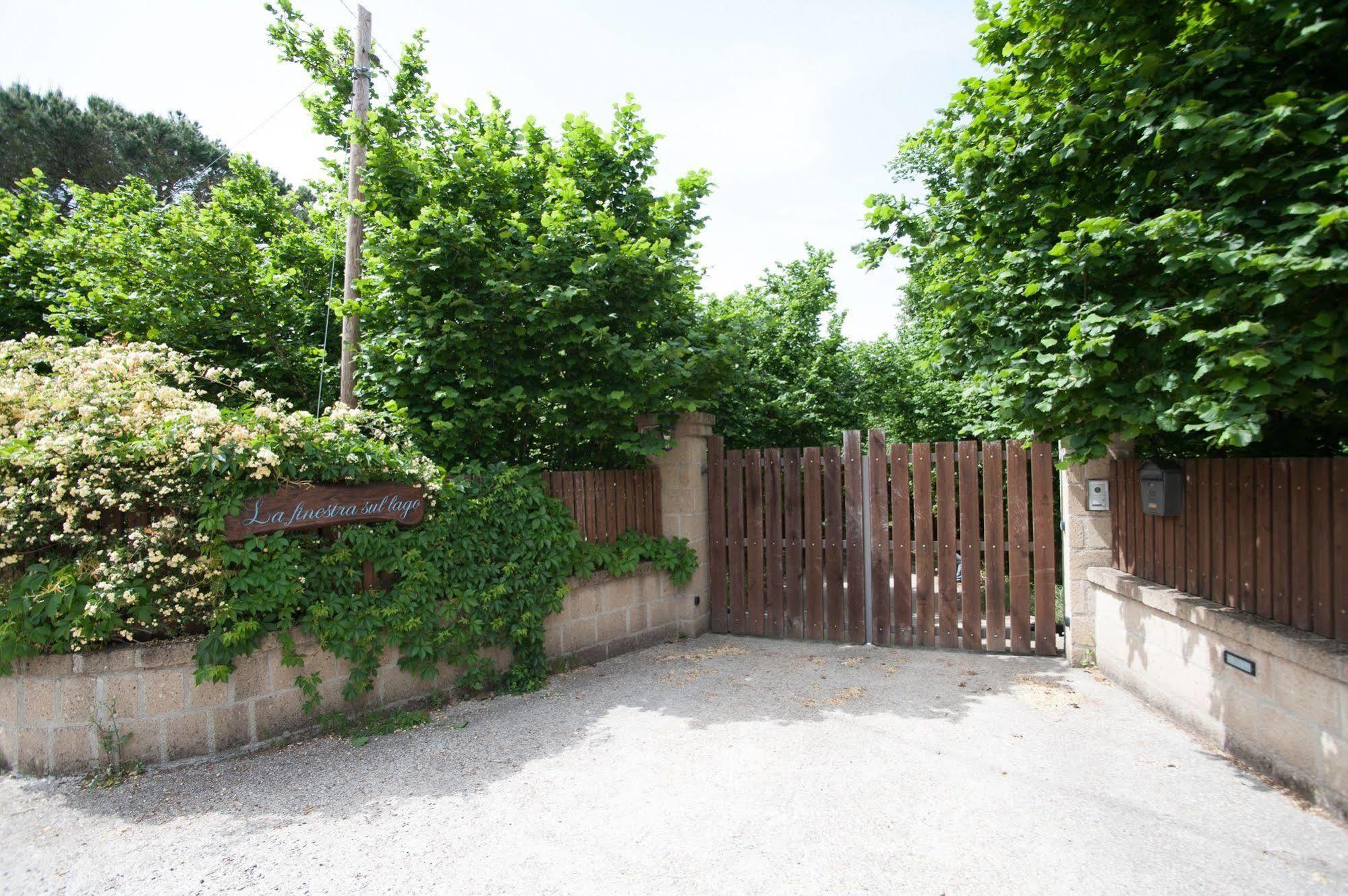 La Finestra Sul Lago Ronciglione  Exterior photo